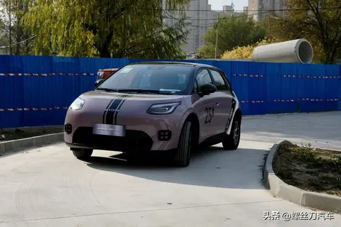 90秒换电/500km续航，能去远方的代步纯电小车！试驾埃安UT super