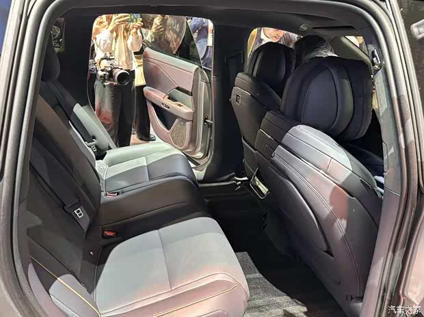 2025广州车展:广汽丰田铂智7亮相 搭华为鸿蒙座舱 20万级产品