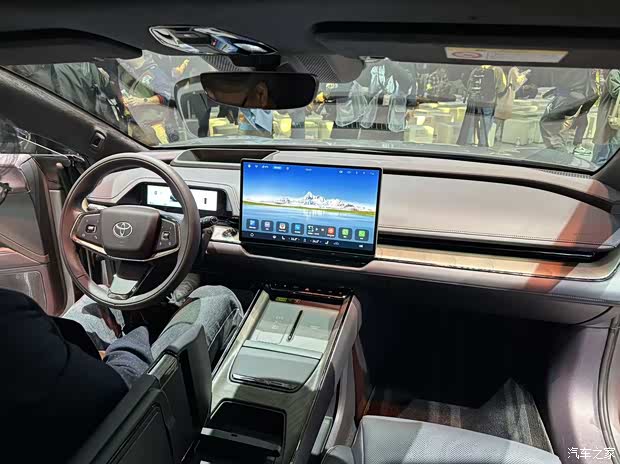 2025广州车展:广汽丰田铂智7亮相 搭华为鸿蒙座舱 20万级产品